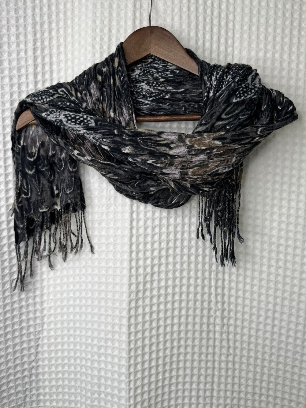 Luxe Rachel Zoe Womens Peacock Feather Print Scarf Black Gray Fringe Wrap